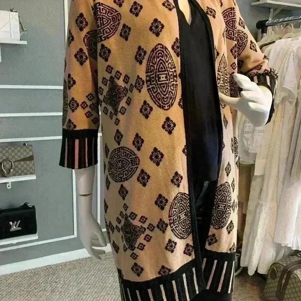 Chicos - Picture 2 of 11